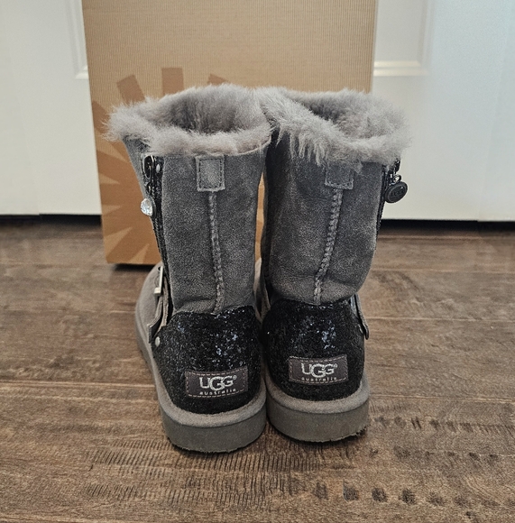 UGG with Blaise Glitter Gray and Black Buckle Boots with Box - Sz 7 - Picture 3 of 12